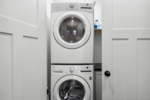 7190 Hase Pl, Lantzville, BC 