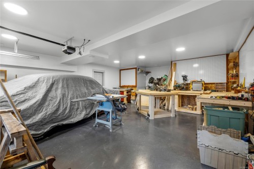 7190 Hase Pl, Lantzville, BC 