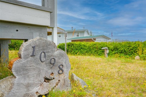 1098 Sixth Ave, Ucluelet, BC 