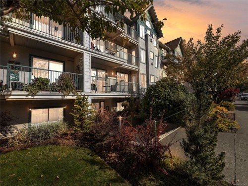 302-275 First St, Duncan, BC - Outdoor