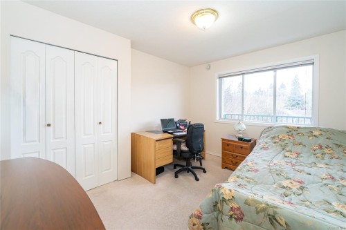 302-275 First St, Duncan, BC - Indoor Photo Showing Bedroom