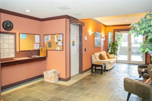 302-275 First St, Duncan, BC - Indoor Photo Showing Other Room