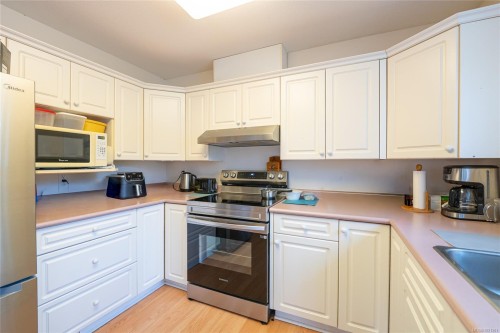 302-275 First St, Duncan, BC - Indoor Photo Showing Kitchen