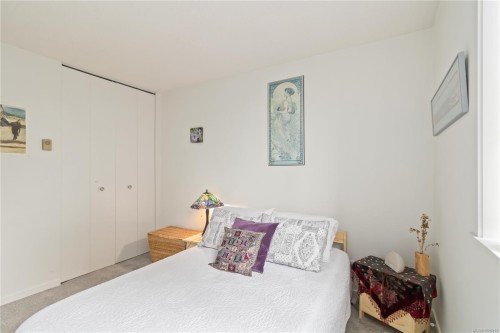 206-327 Maitland St, Victoria, BC - Indoor Photo Showing Bedroom