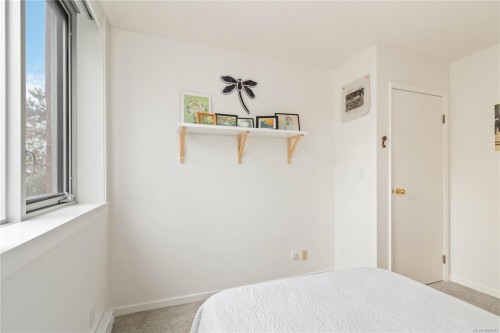 206-327 Maitland St, Victoria, BC - Indoor Photo Showing Bedroom