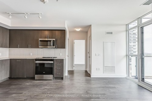 716-2550 Simcoe Street N, Oshawa, ON - Indoor Photo Showing Kitchen
