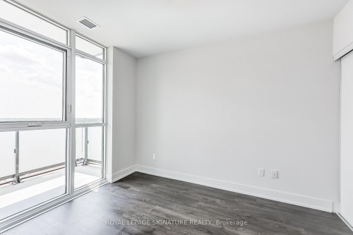 716-2550 Simcoe Street N, Oshawa, ON - Indoor Photo Showing Other Room