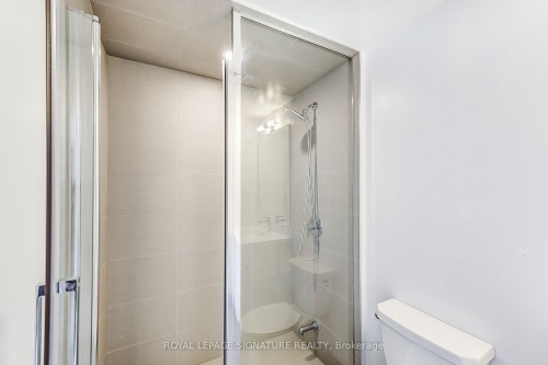 716-2550 Simcoe Street N, Oshawa, ON - Indoor Photo Showing Bathroom