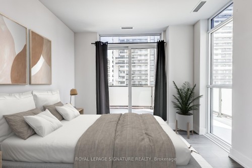 716-2550 Simcoe Street N, Oshawa, ON - Indoor Photo Showing Bedroom