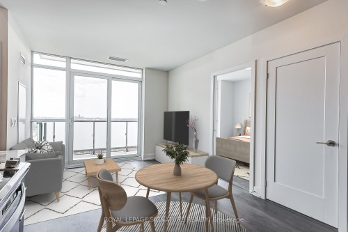 716-2550 Simcoe Street N, Oshawa, ON - Indoor Photo Showing Dining Room