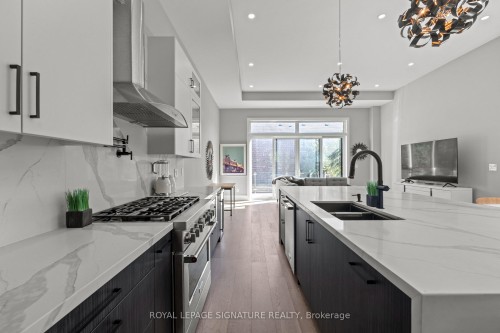 425B Valermo Drive, Toronto, ON - Indoor Photo Showing Kitchen With Double Sink With Upgraded Kitchen