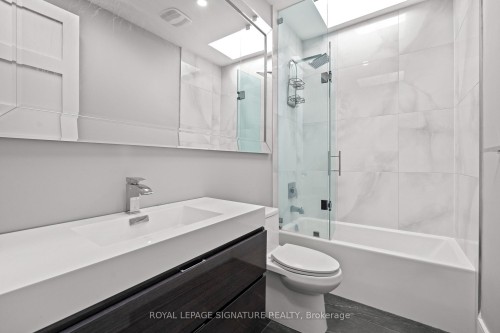 425B Valermo Drive, Toronto, ON - Indoor Photo Showing Bathroom