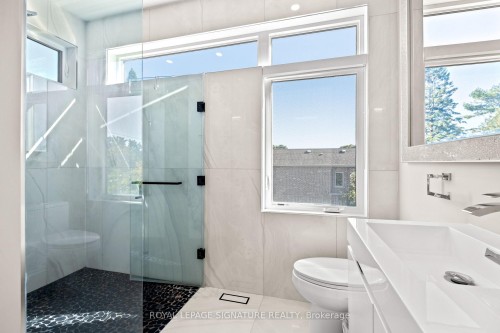 425B Valermo Drive, Toronto, ON - Indoor Photo Showing Bathroom