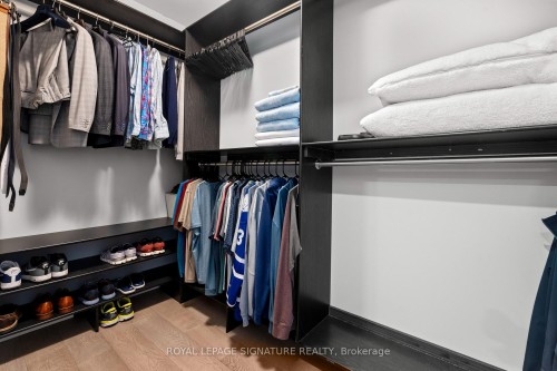 425B Valermo Drive, Toronto, ON - Indoor With Storage