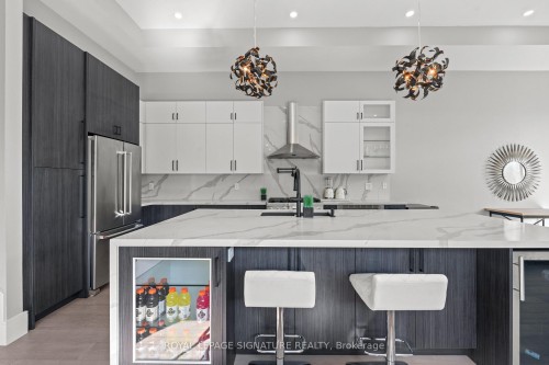 425B Valermo Drive, Toronto, ON - Indoor Photo Showing Kitchen With Upgraded Kitchen