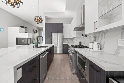 425B Valermo Drive, Toronto, ON - Indoor Photo Showing Kitchen With Upgraded Kitchen