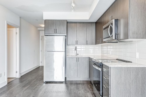 716-2550 Simcoe Street N, Oshawa, ON - Indoor Photo Showing Kitchen