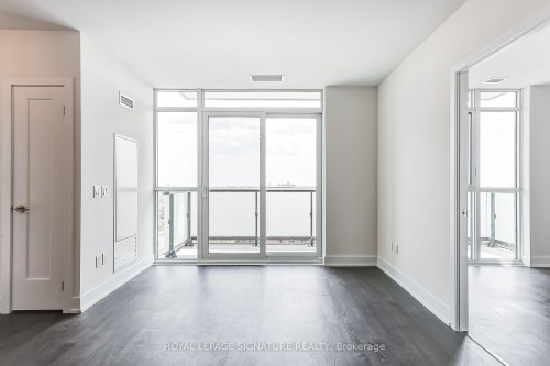 716-2550 Simcoe Street N, Oshawa, ON - Indoor Photo Showing Other Room