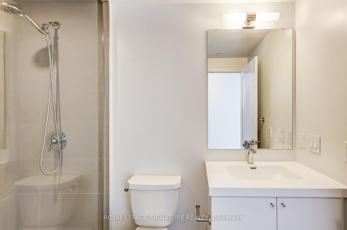 716-2550 Simcoe Street N, Oshawa, ON - Indoor Photo Showing Bathroom