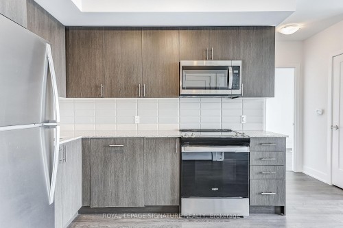 716-2550 Simcoe Street N, Oshawa, ON - Indoor Photo Showing Kitchen With Upgraded Kitchen