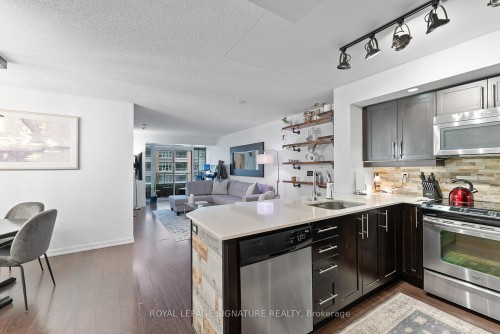 911-85 East Liberty Street, Toronto, ON - Indoor Photo Showing Kitchen With Stainless Steel Kitchen