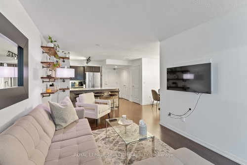 911-85 East Liberty Street, Toronto, ON - Indoor Photo Showing Living Room