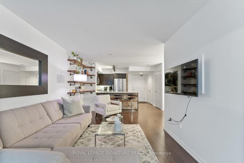 911-85 East Liberty Street, Toronto, ON - Indoor Photo Showing Living Room