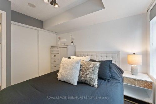911-85 East Liberty Street, Toronto, ON - Indoor Photo Showing Bedroom