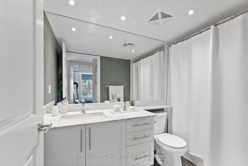 911-85 East Liberty Street, Toronto, ON - Indoor Photo Showing Bathroom