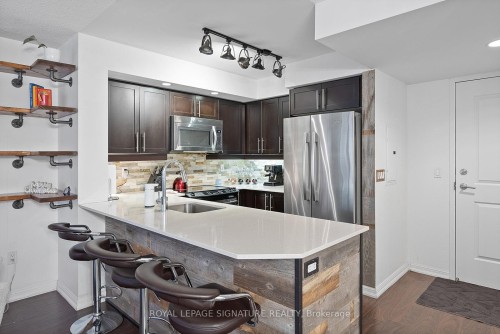 911-85 East Liberty Street, Toronto, ON - Indoor Photo Showing Kitchen With Stainless Steel Kitchen