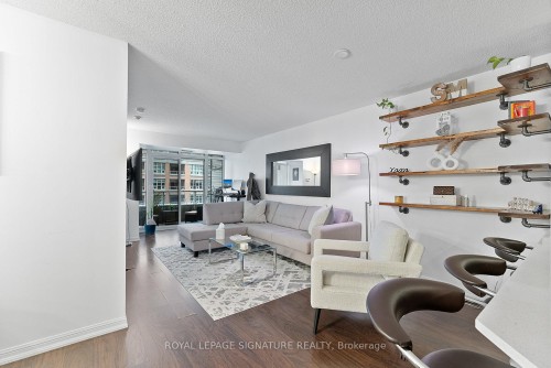 911-85 East Liberty Street, Toronto, ON - Indoor Photo Showing Living Room