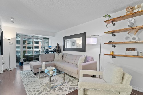 911-85 East Liberty Street, Toronto, ON - Indoor Photo Showing Living Room