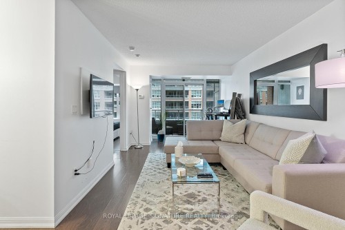 911-85 East Liberty Street, Toronto, ON - Indoor Photo Showing Living Room