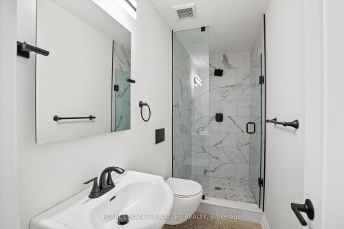 #6-2563 Dundas Street W, Toronto, ON - Indoor Photo Showing Bathroom