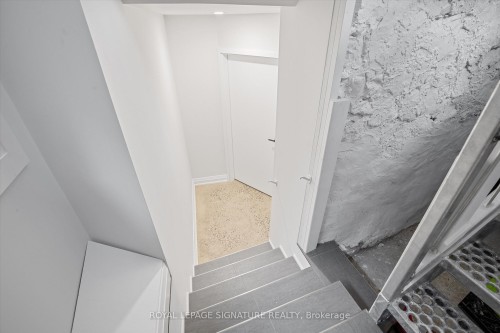 #6-2563 Dundas Street W, Toronto, ON - Indoor Photo Showing Other Room
