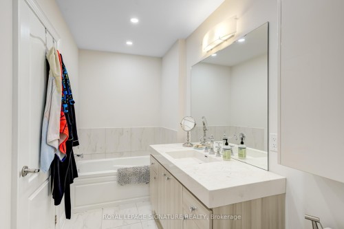 1223 Azinger Lane, Mississauga, ON 