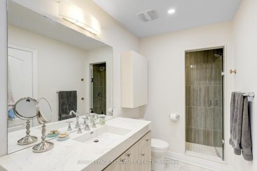 1223 Azinger Lane, Mississauga, ON 