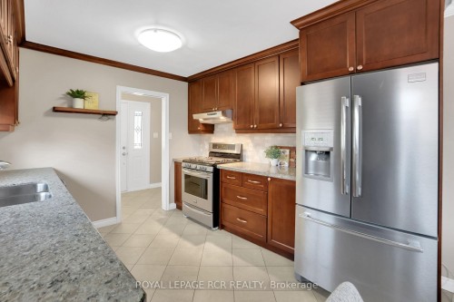 273 Newlove Drive, Caledon, ON - Indoor Photo Showing Kitchen With Double Sink