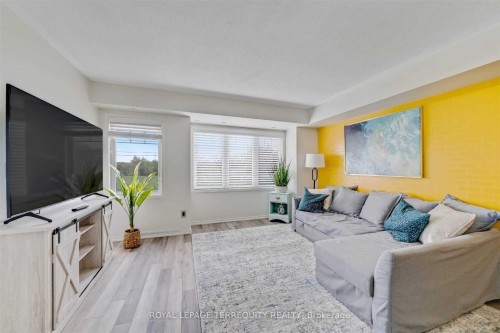 1-5035 Ninth Line N/A, Mississauga, ON - Indoor Photo Showing Living Room