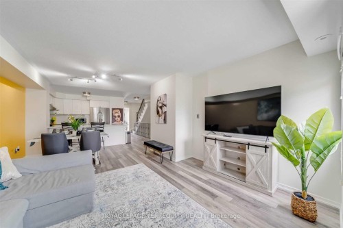 1-5035 Ninth Line N/A, Mississauga, ON - Indoor Photo Showing Living Room