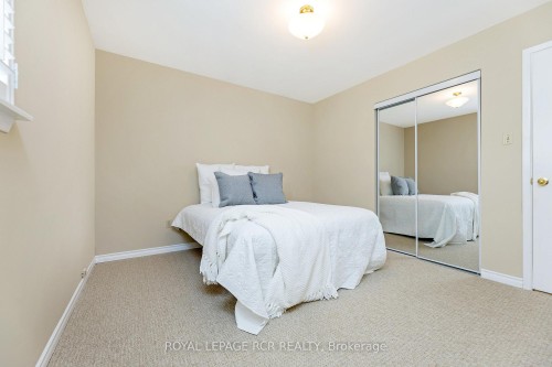 37 Grassmere Crescent, Brampton, ON - Indoor Photo Showing Bedroom
