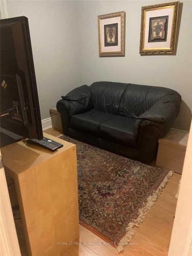 Lower-41 Kimbermount Drive, Toronto, ON - Indoor Photo Showing Living Room