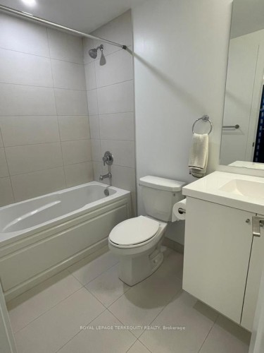 2545 Simcoe Street N, Oshawa, ON - Indoor Photo Showing Bathroom