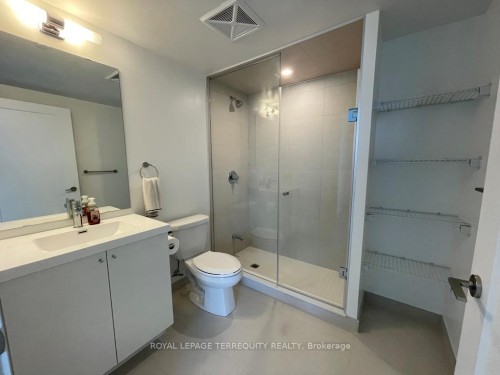 1737-2545 Simcoe Street N, Oshawa, ON - Indoor Photo Showing Bathroom