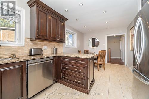 154 Rainbow Drive, Vaughan, ON - Indoor Photo Showing Kitchen