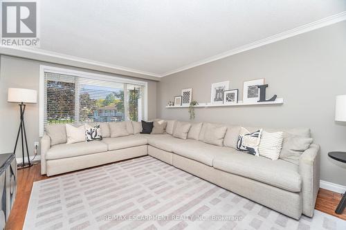 154 Rainbow Drive, Vaughan, ON - Indoor Photo Showing Living Room