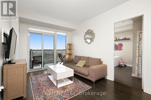 706 - 4655 Glen Erin Drive, Mississauga, ON - Indoor Photo Showing Living Room