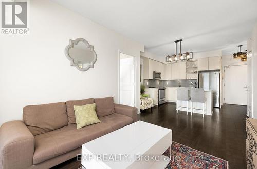 706 - 4655 Glen Erin Drive, Mississauga, ON - Indoor Photo Showing Living Room