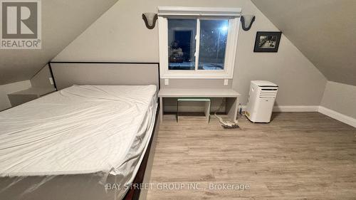 Side Upper - 5745 Stanley Avenue, Niagara Falls, ON - Indoor Photo Showing Bedroom