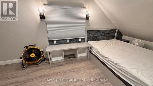 Side Upper - 5745 Stanley Avenue, Niagara Falls, ON - Indoor